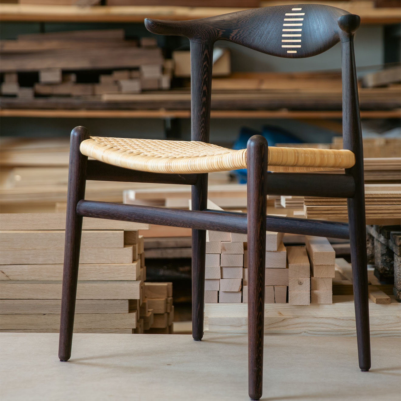 PP505 Cow Horn Chair i wenge med flettet sivgr�s
