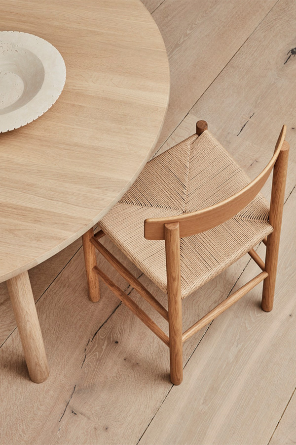 J39 Mogensen Chair omkring Taro spisebord fra Fredericia Furniture