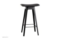 HC1 Barstol, H67 cm, Eiche schwarz matt lackiert, PU-Leder schwarz | Andersen Furniture