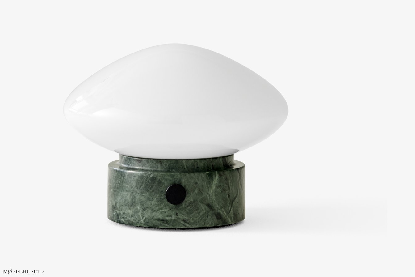 Mist AP22 v�g- og loftlampe | &Tradition