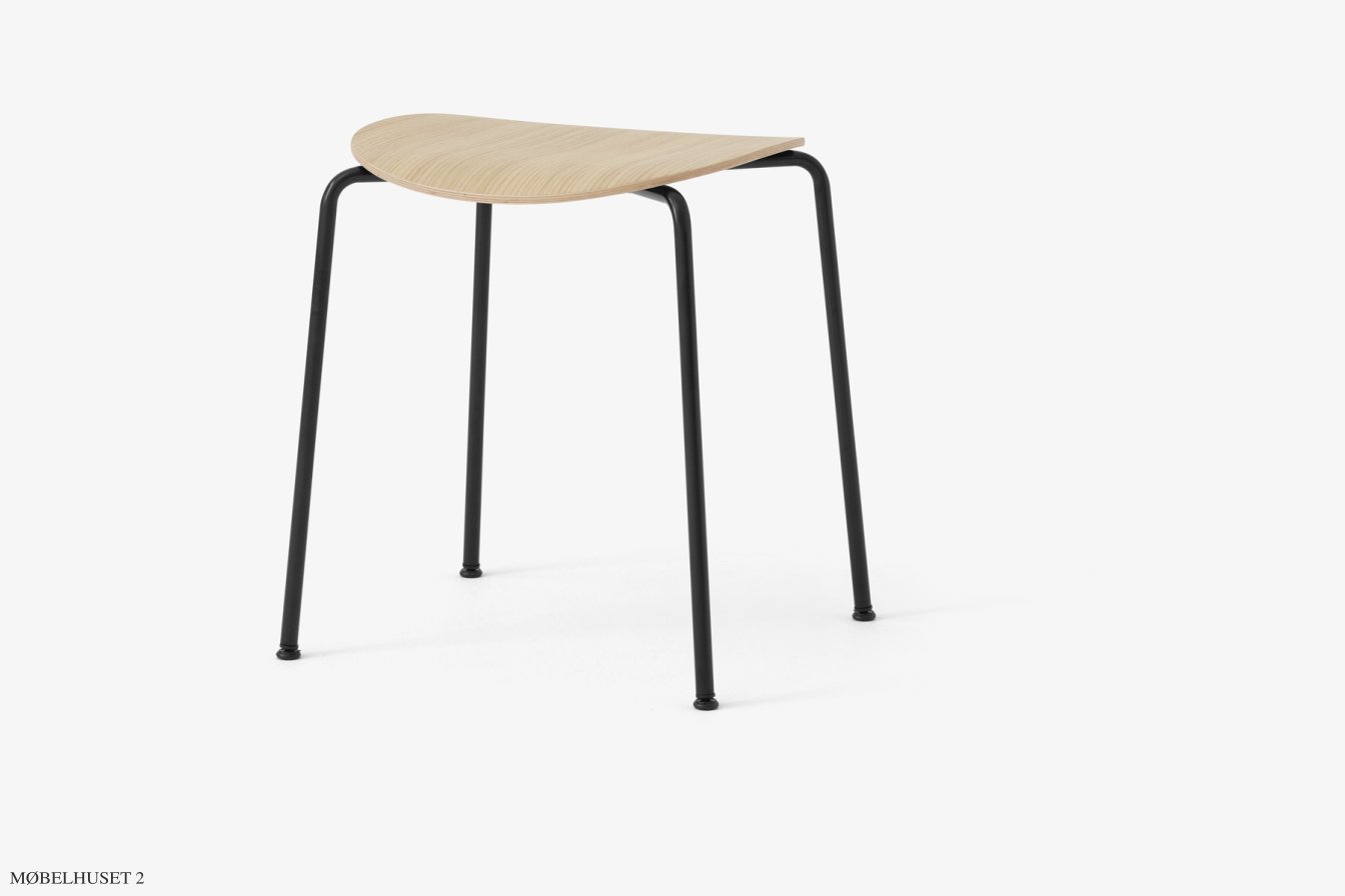 Pavilion AV36, AV37 & AV38 Hocker, AV36 - Hocker (H49), Eiche lackiert | &Tradition