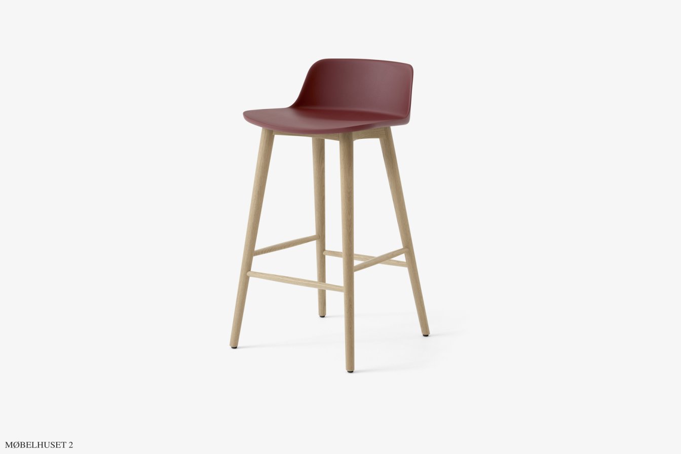 Rely HW118 Thekenhocker mit Kunststoffschale, Eiche lackiert, Red Brown | &Tradition
