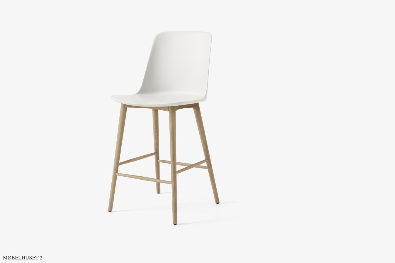 Rely HW128 Thekenhocker mit Kunststoffschale, Eiche lackiert, White | &Tradition