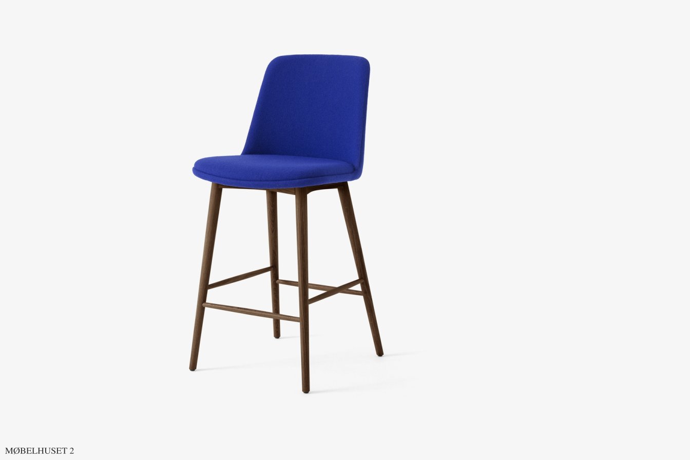 Rely HW131 Thekenhocker gepolstert mit Sitzkissen, Walnuss lackiert, Hallingdal 0753 | &Tradition