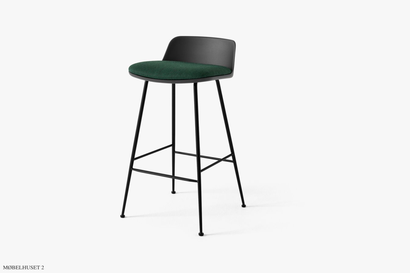 Rely HW82 Thekenhocker mit Kunststoffschale und Sitzkissen, Schwarz, Black, Fuse 0981 | &Tradition