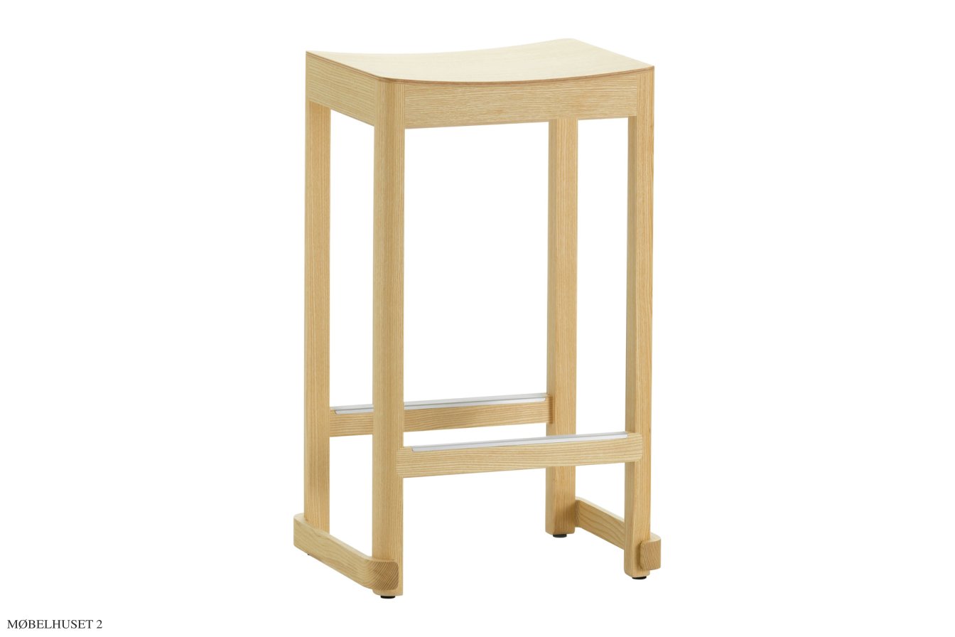Atelier Bar Stool Barhocker, Esche lackiert, H65 cm | Artek