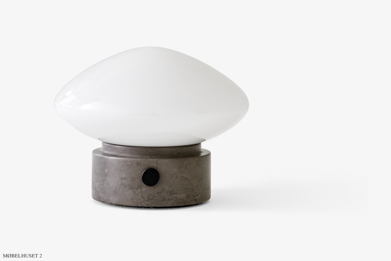 Mist AP21 kabellose Leuchte, Grigio Caldo | &Tradition
