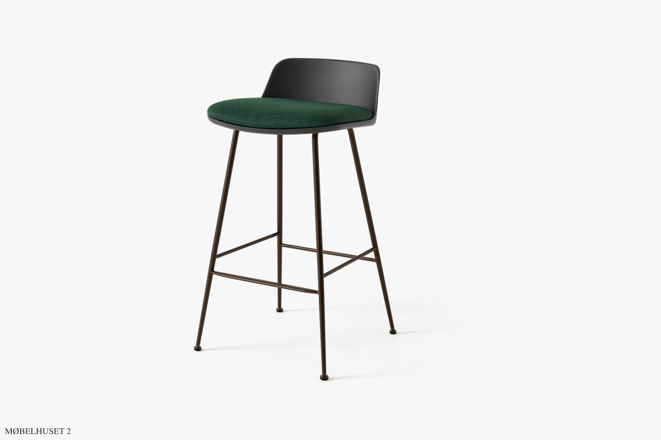 Rely HW82 Thekenhocker mit Kunststoffschale und Sitzkissen, Bronziert, Black, Fuse 0981 | &Tradition