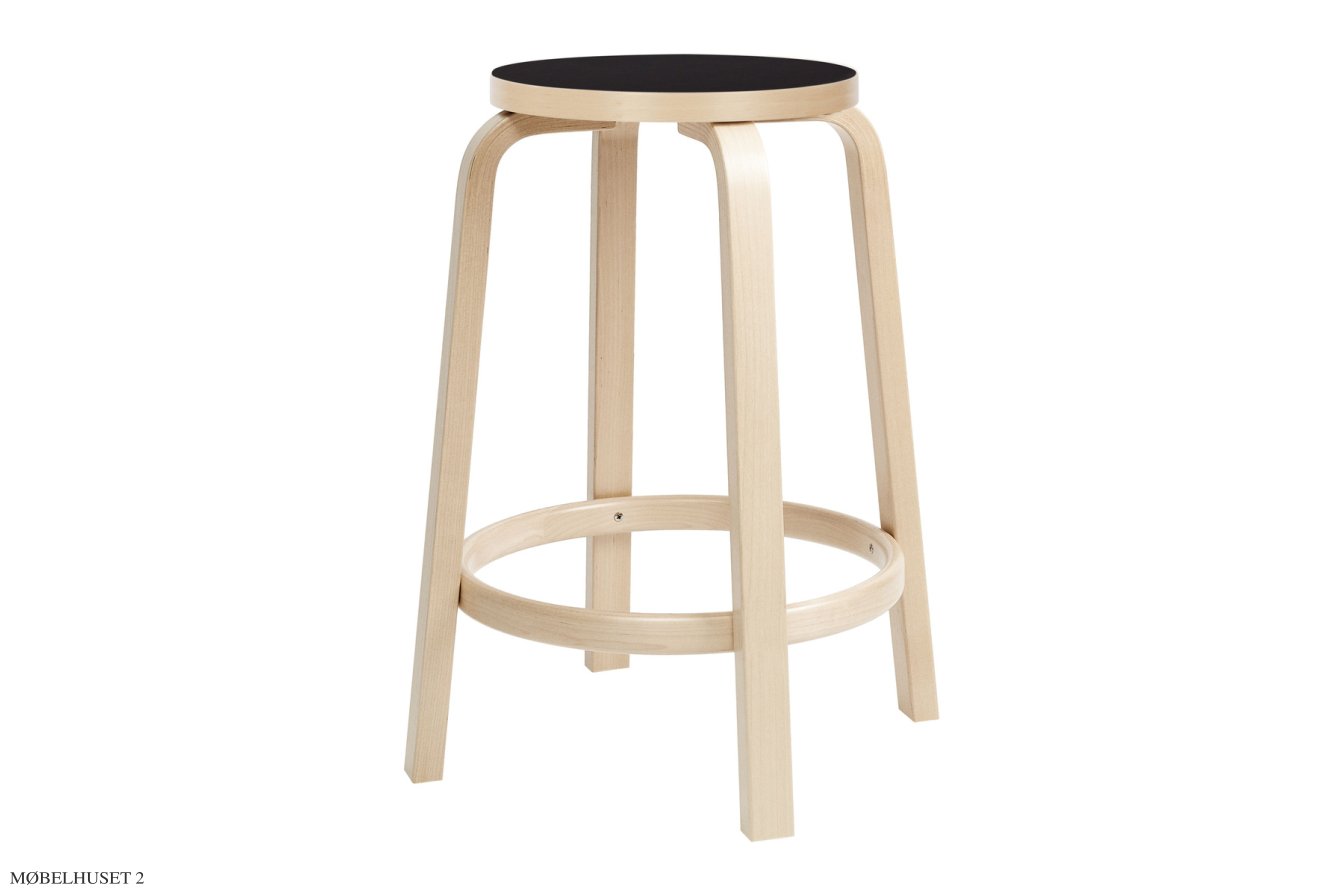 Bar Stool 64 | Farbe, Birke/schwarzes Linoleum, �52 x H65 cm | Artek
