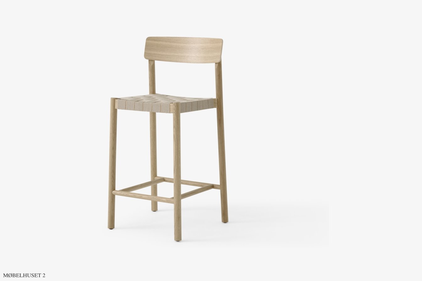Betty TK12 & TK13 Thekenstuhl, TK12 - geflochtener Sitz, Eiche lackiert, Naturleinen | &Tradition