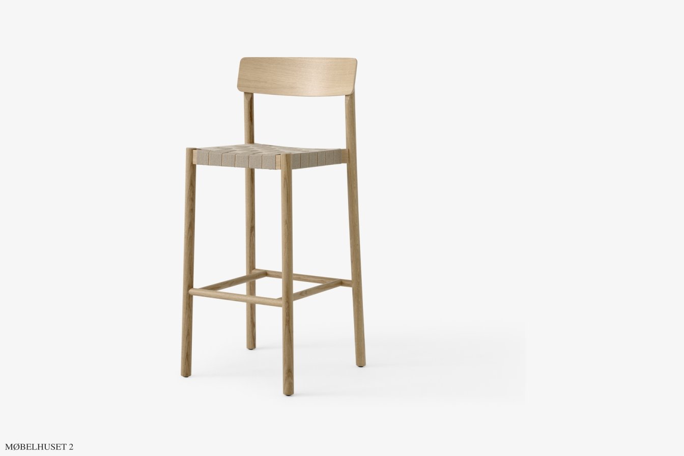 Betty TK15 & TK16 Barstuhl, TK15 - geflochtener Sitz, Eiche lackiert, Naturleinen | &Tradition