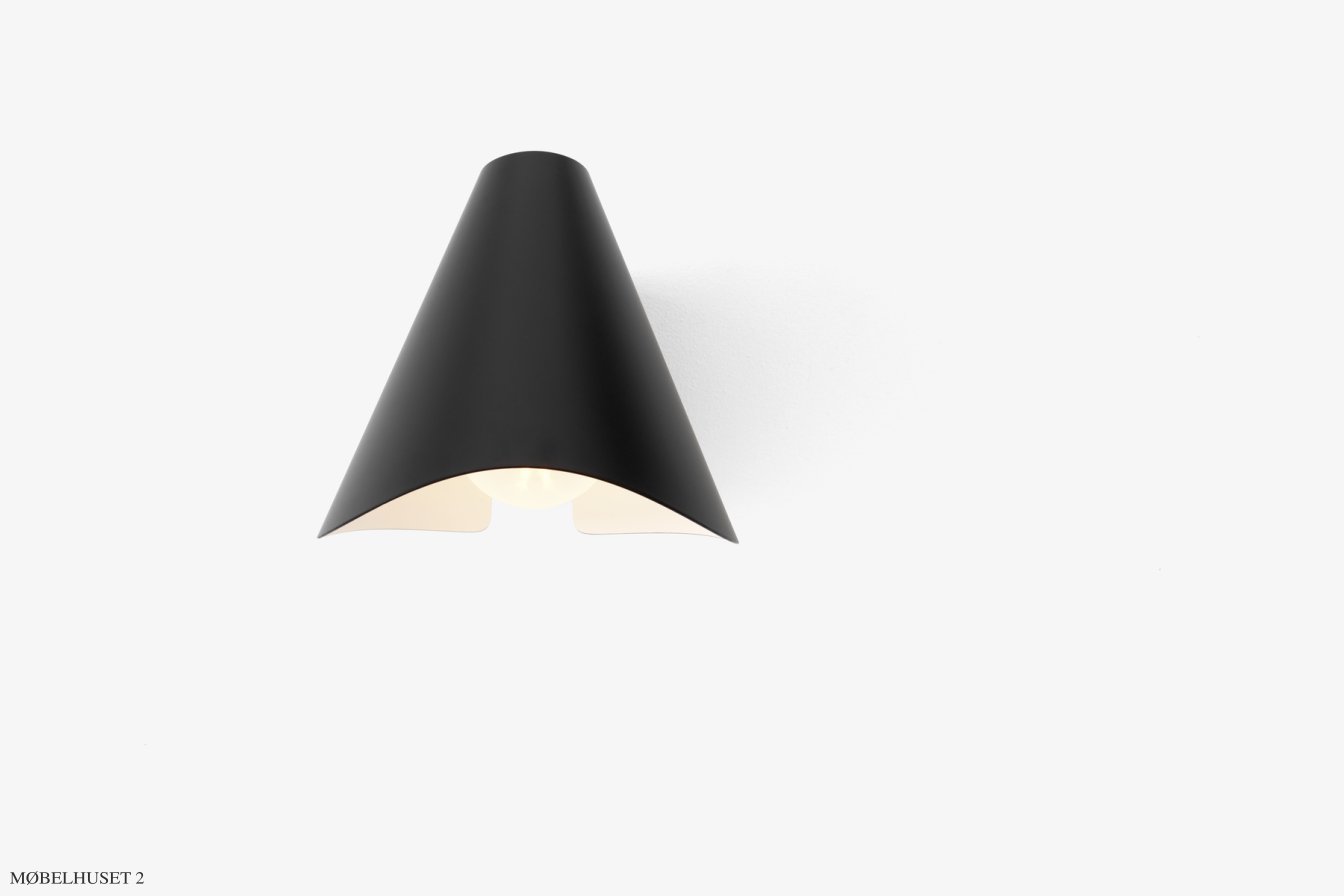 Bonnet SC103 v�glampe, med t�ndt lys | &Tradition