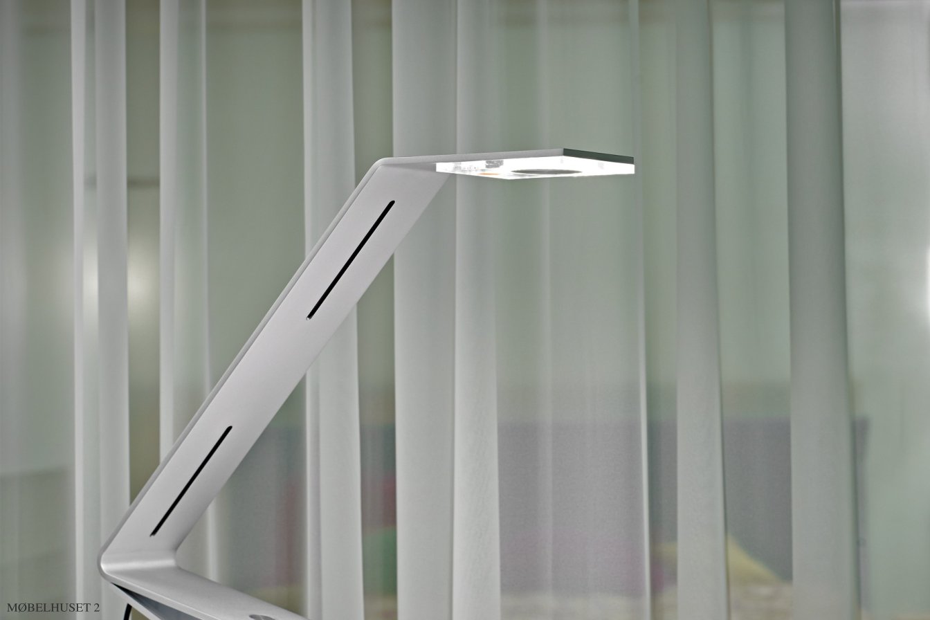 Flad TLON 12 bordlampe, produktbillede | Tecnolumen