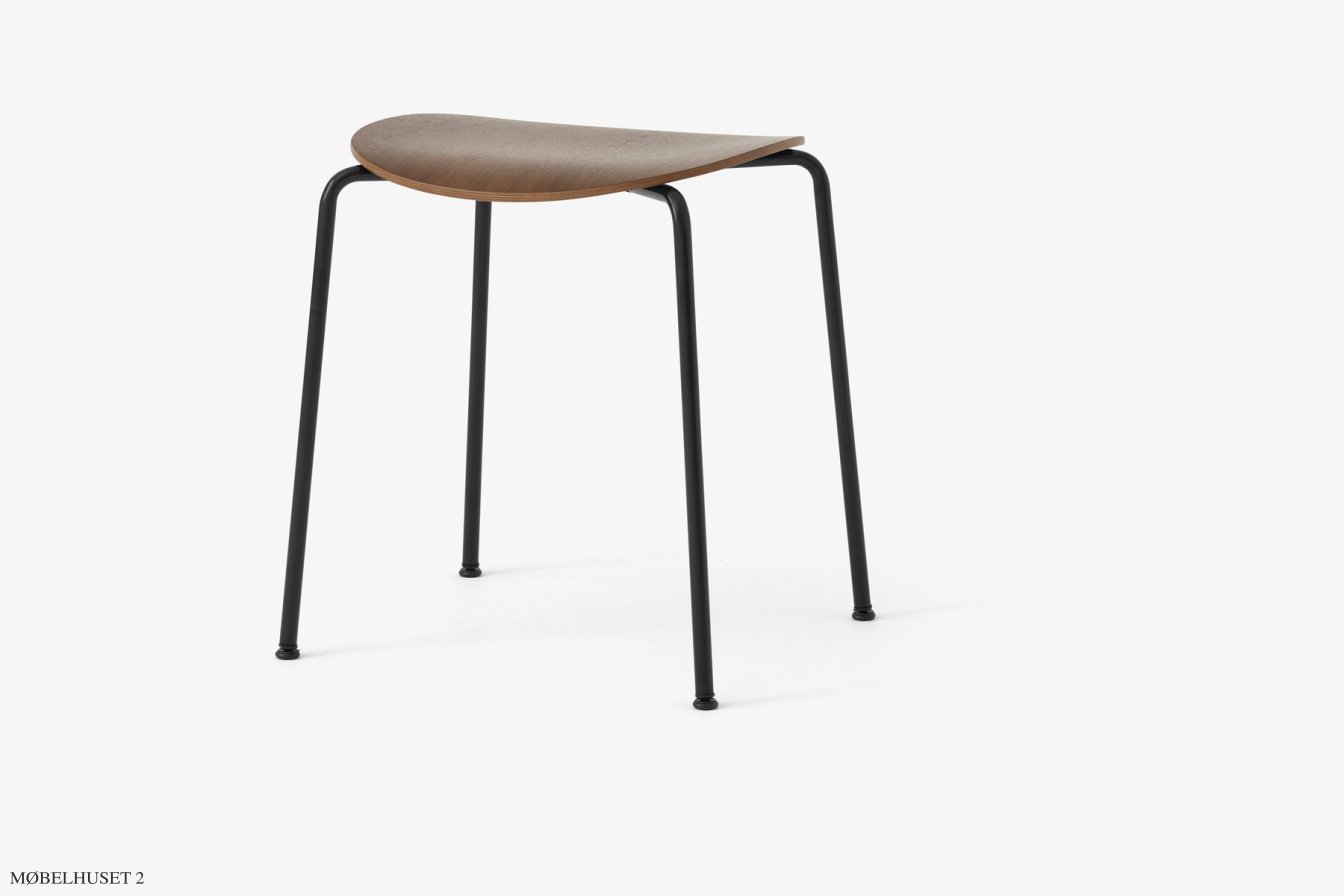 Pavilion AV36, AV37 & AV38 Hocker, AV36 - Hocker (H49), Walnuss lackiert | &Tradition
