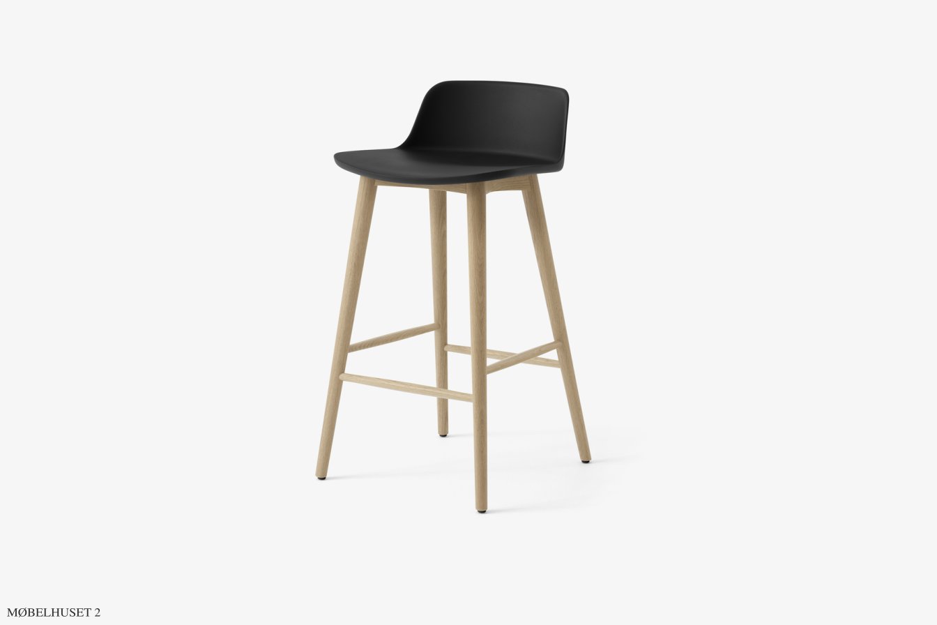 Rely HW118 Thekenhocker mit Kunststoffschale, Eiche lackiert, Black | &Tradition