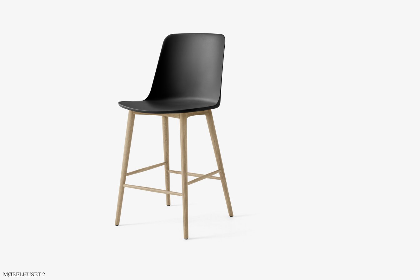 Rely HW128 Thekenhocker mit Kunststoffschale, Eiche lackiert, Black | &Tradition