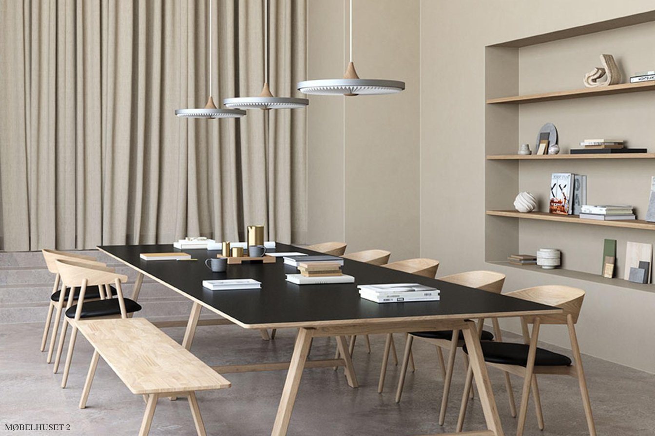 T1 Bord, 420 x 140 cm, Linoleum schwarz, Eiche wei� pigmentiert matt lackiert | Andersen Furniture