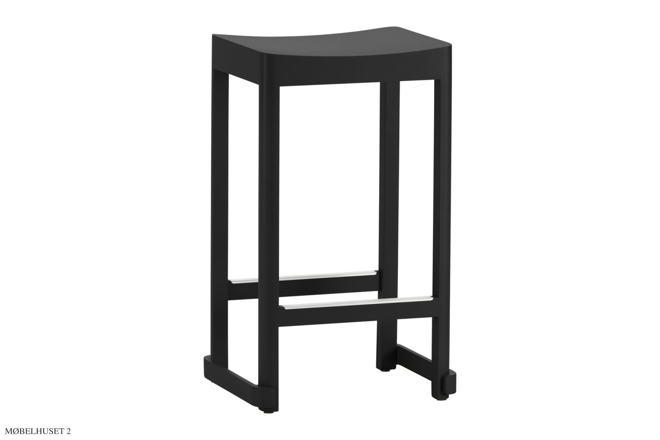 Atelier Bar Stool Barhocker, Buche schwarz lackiert, H65 cm | Artek