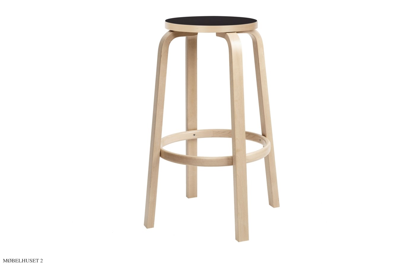 Bar Stool 64 | Farbe, Birke/schwarzes Linoleum, �54,5 x H75 cm | Artek