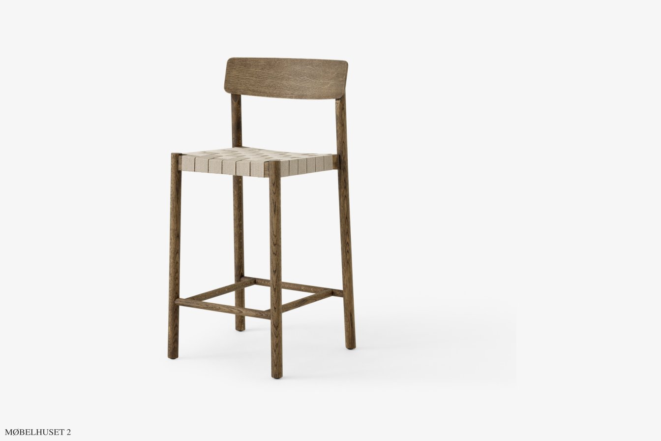 Betty TK12 & TK13 Thekenstuhl, TK12 - geflochtener Sitz, Eiche ger�uchert ge�lt, Naturleinen | &Tradition