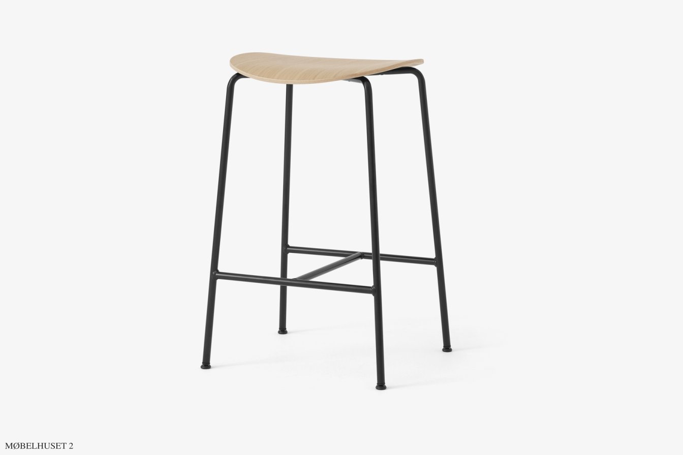 Pavilion AV36, AV37 & AV38 Hocker, AV37 - Thekenhocker (H68), Eiche lackiert | &Tradition