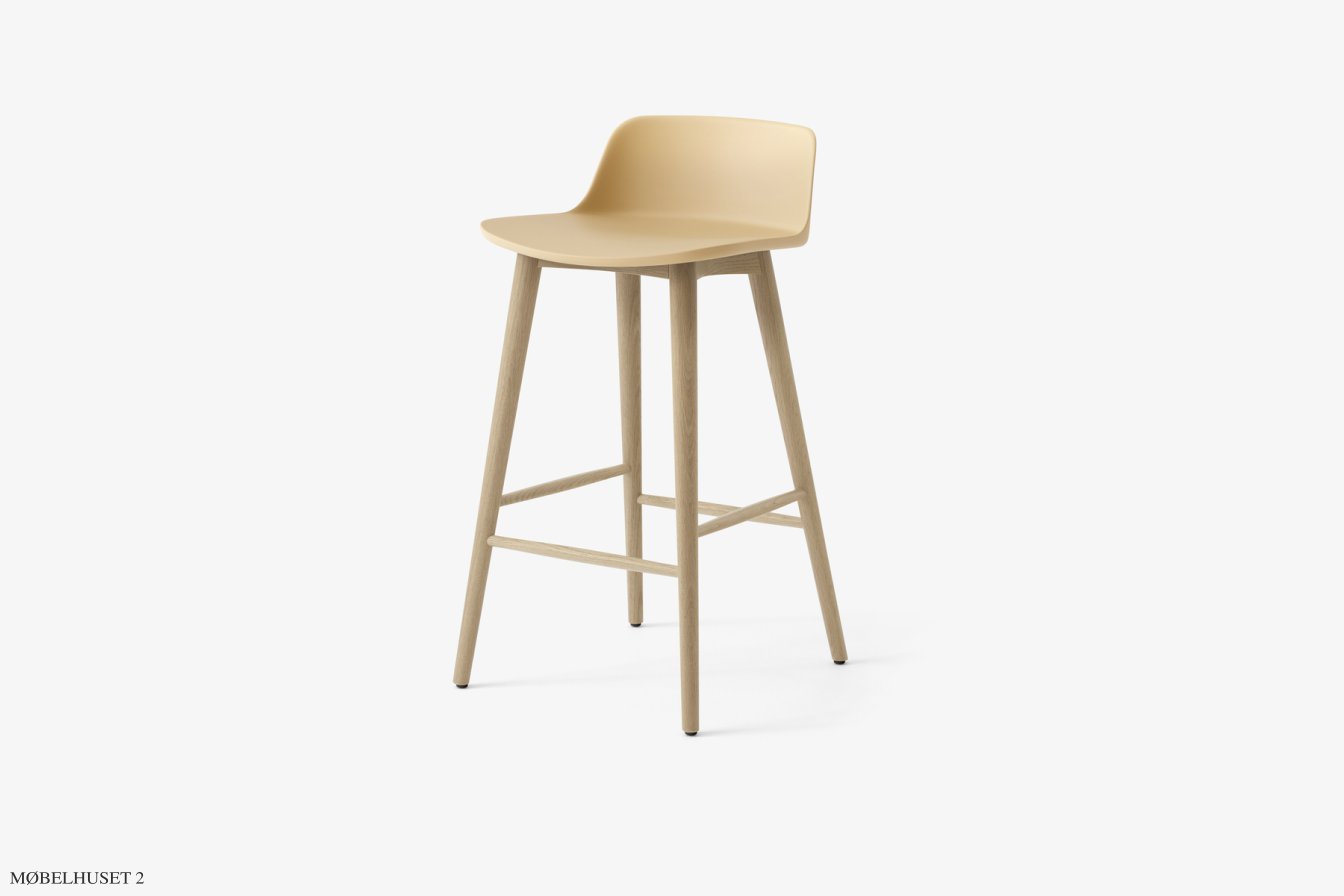 Rely HW118 Thekenhocker mit Kunststoffschale, Eiche lackiert, Beige Sand | &Tradition