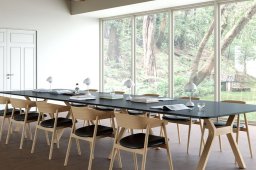 Space Bord, 480 x 140 cm, Linoleum schwarz, Eiche wei� pigmentiert matt lackiert | Andersen Furniture