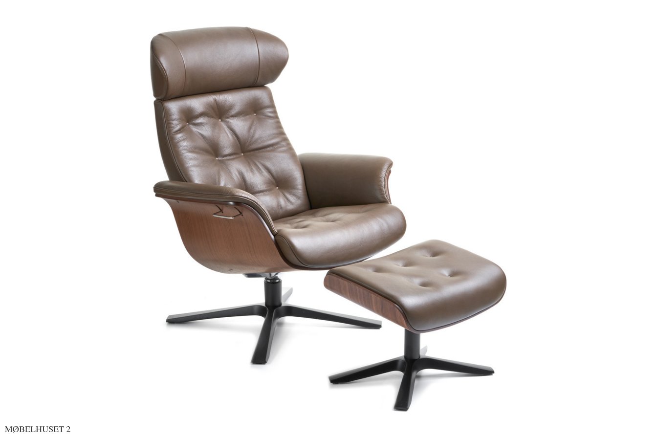 Timeout med indtr�kninger l�nestol, Valn�d, Quattro drejefod sort aluminium, L�der | Sorrento Nougat 66 | Conform