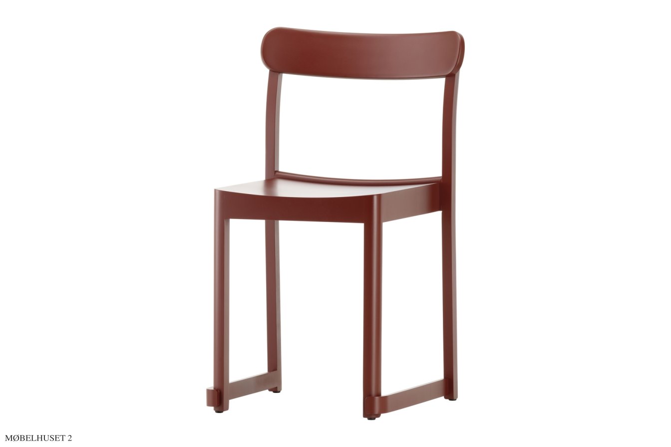 Atelier Chair Esszimmerstuhl, Buche dunkelrot lackiert | Artek