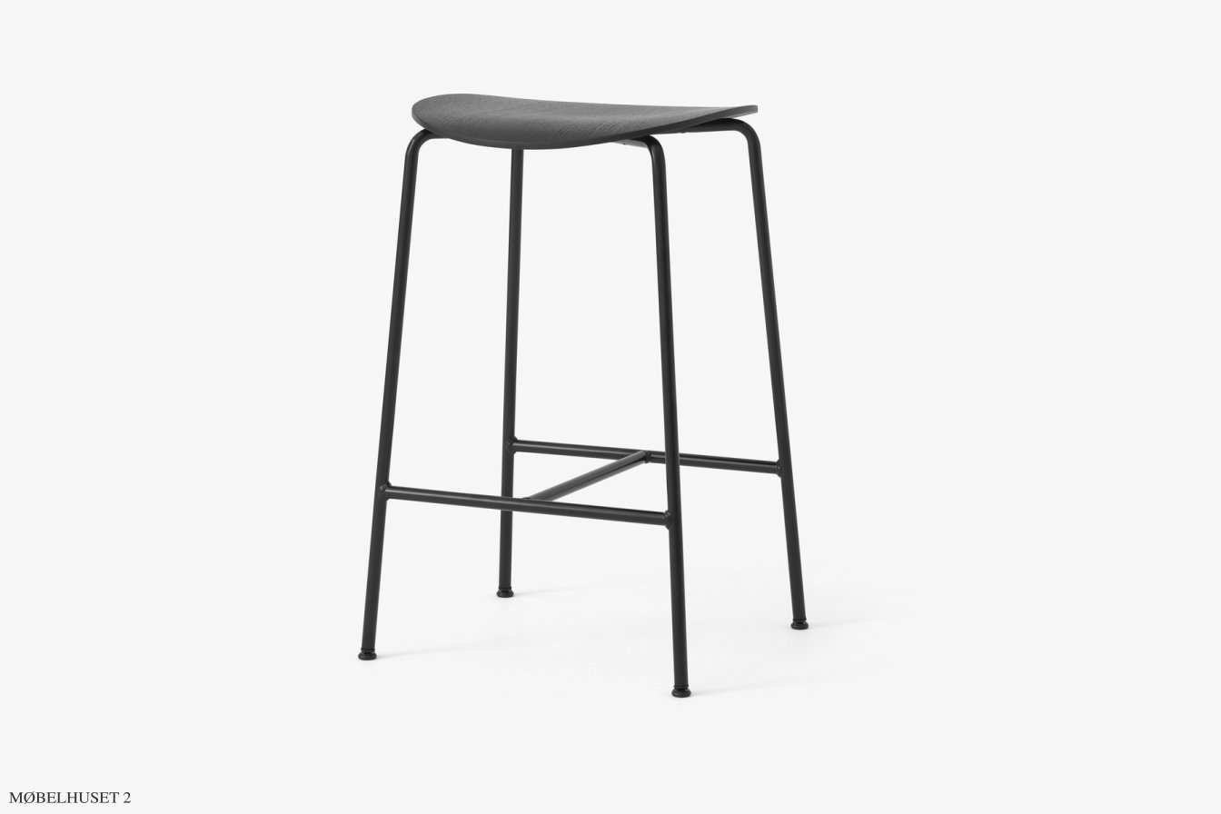 Pavilion AV36, AV37 & AV38 Hocker, AV37 - Thekenhocker (H68), Eiche schwarz lackiert | &Tradition