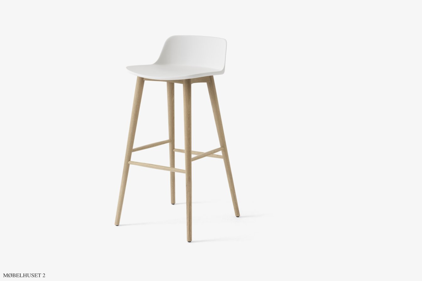 Rely HW123 Thekenhocker mit Kunststoffschale, Eiche lackiert, White | &Tradition