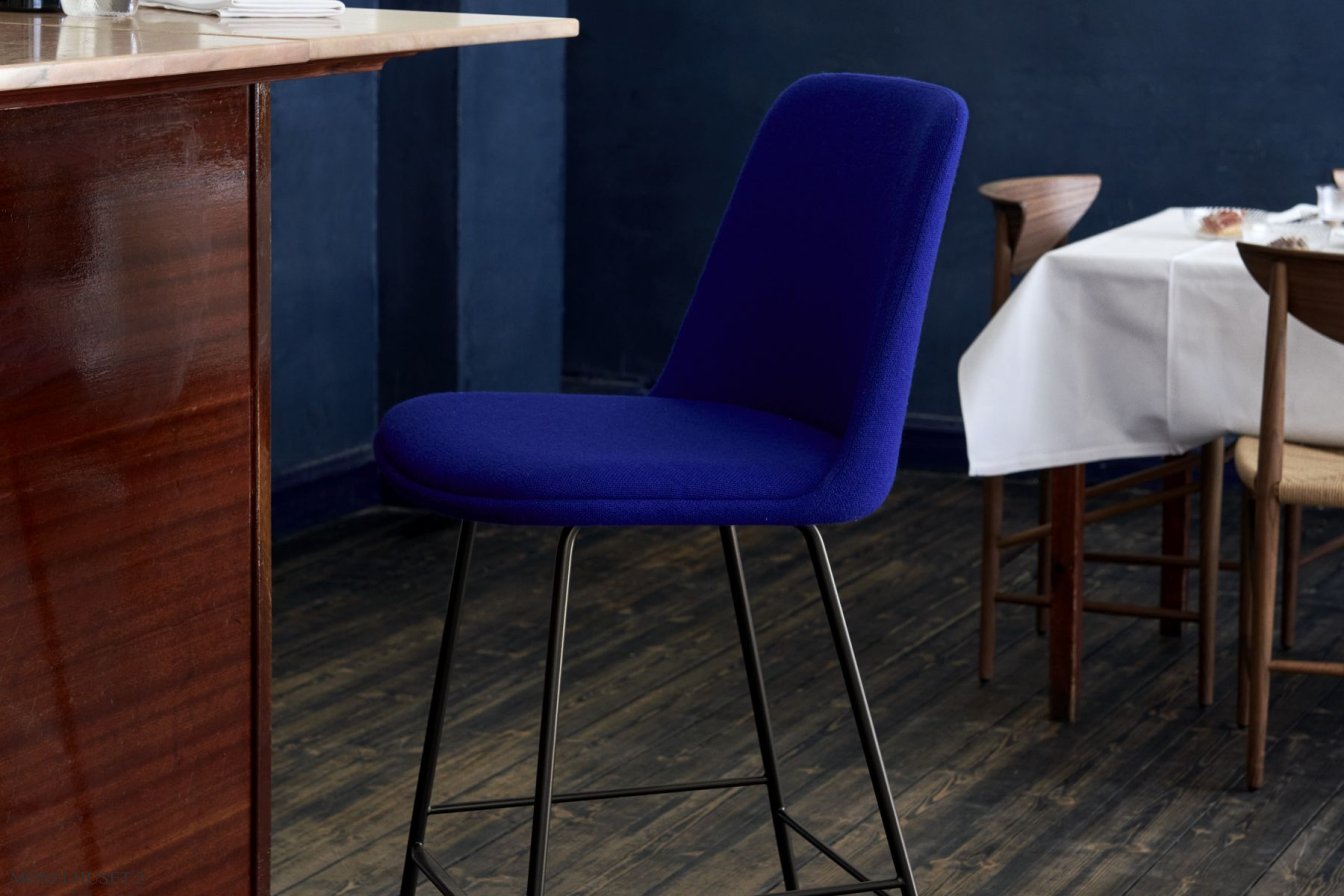 Rely HW94 Thekenhocker gepolstert mit Sitzkissen, Ambiente | &Tradition