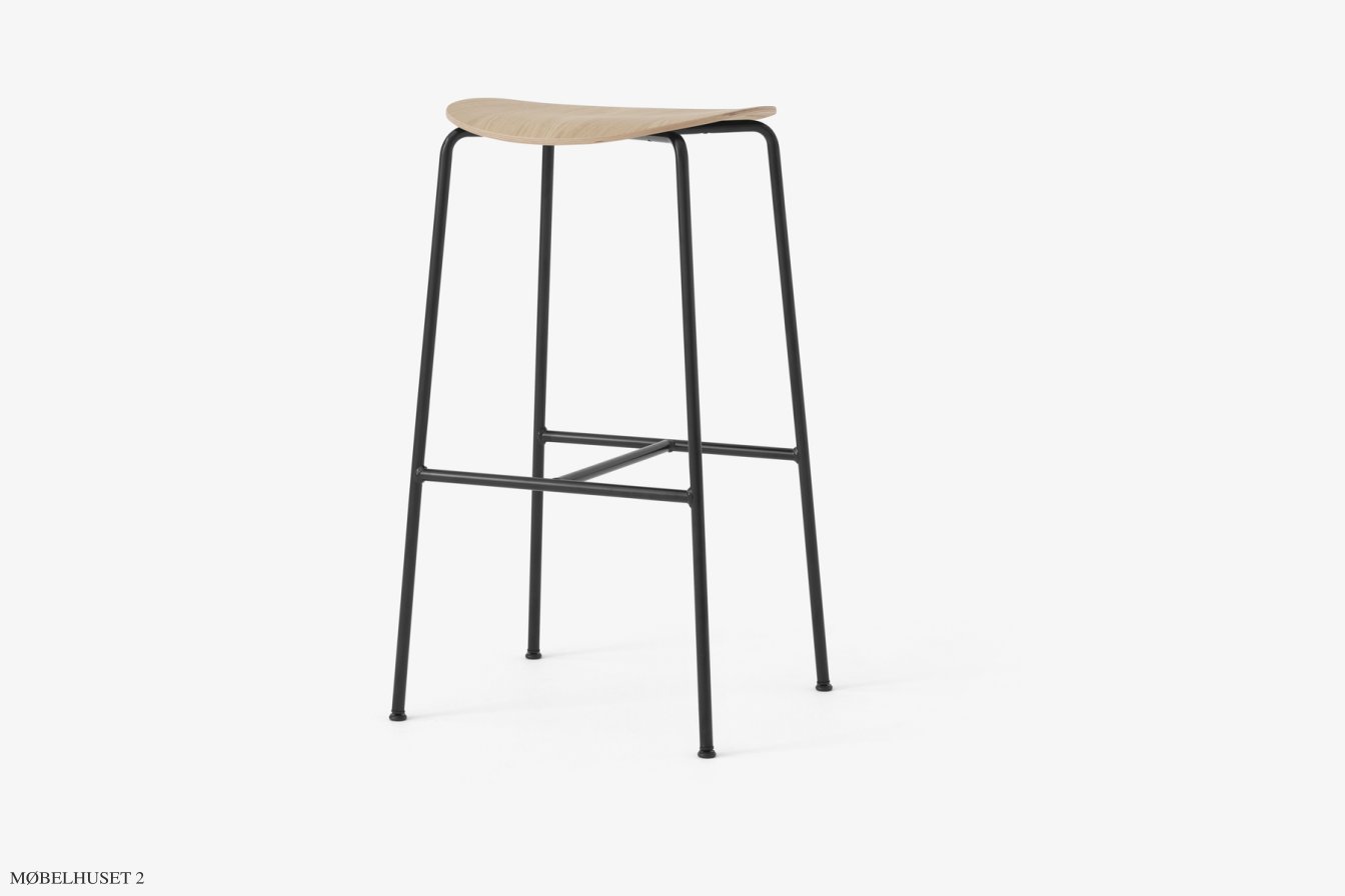 Pavilion AV36, AV37 & AV38 Hocker, AV38 - Barhocker (H79), Eiche lackiert | &Tradition
