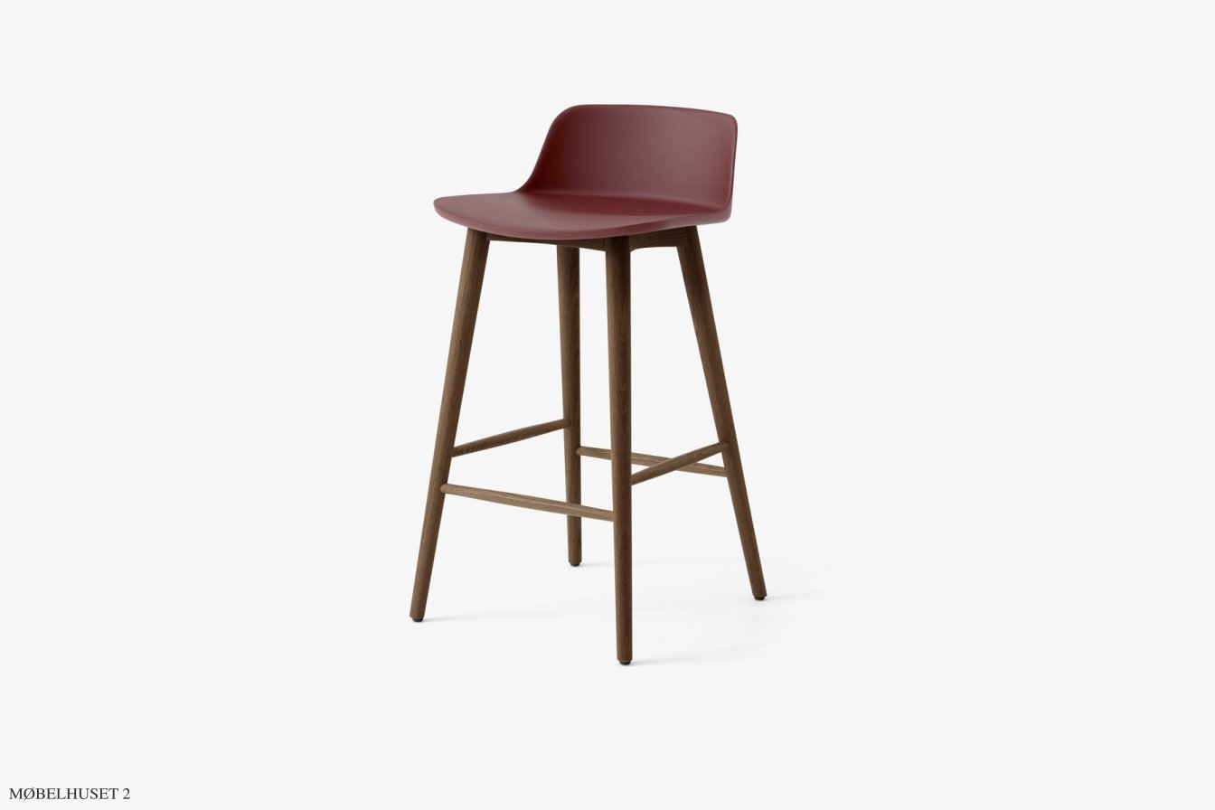 Rely HW118 Thekenhocker mit Kunststoffschale, Walnuss lackiert, Red Brown | &Tradition