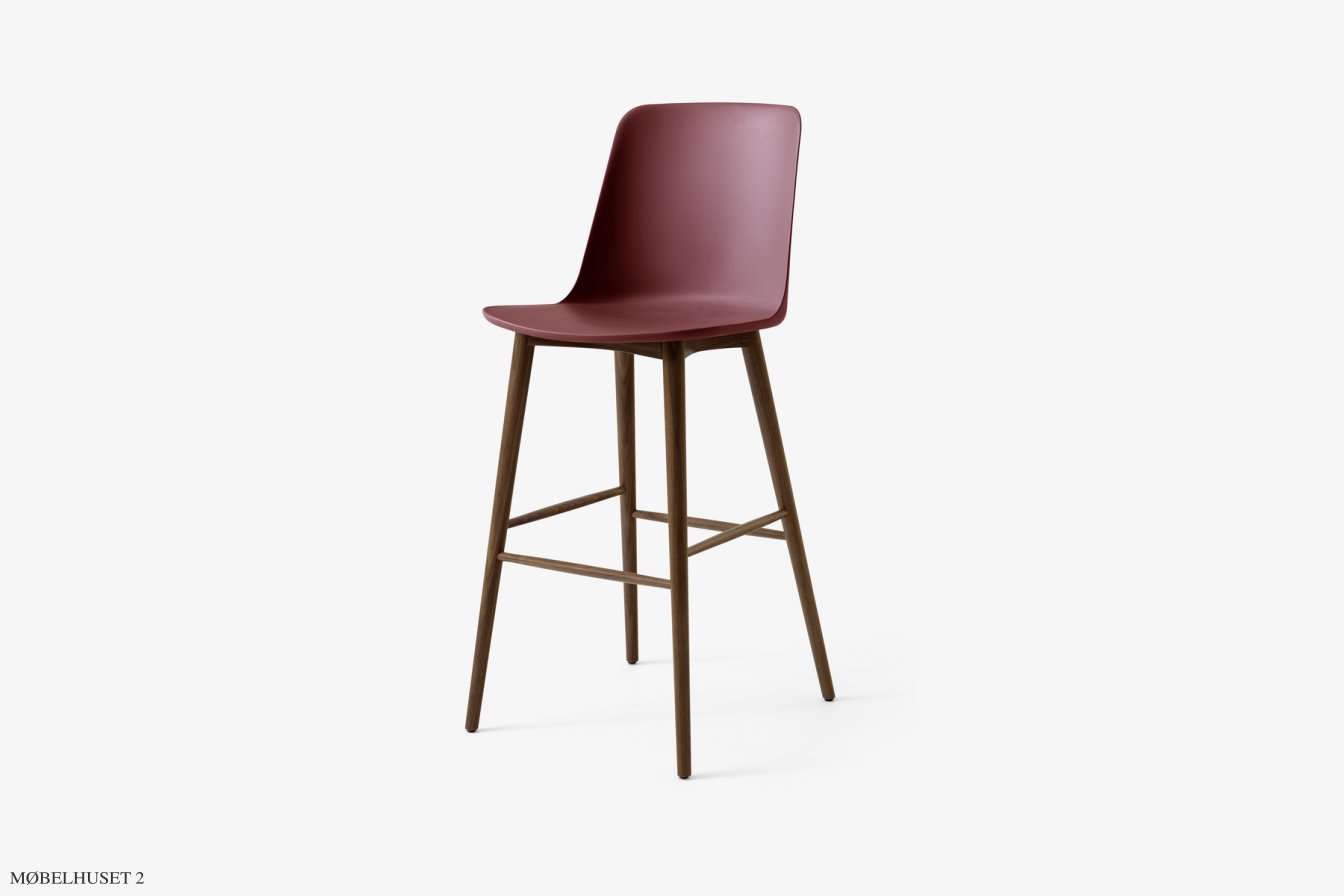 Rely HW133 Thekenhocker mit Kunststoffschale, Walnuss lackiert, Red Brown | &Tradition