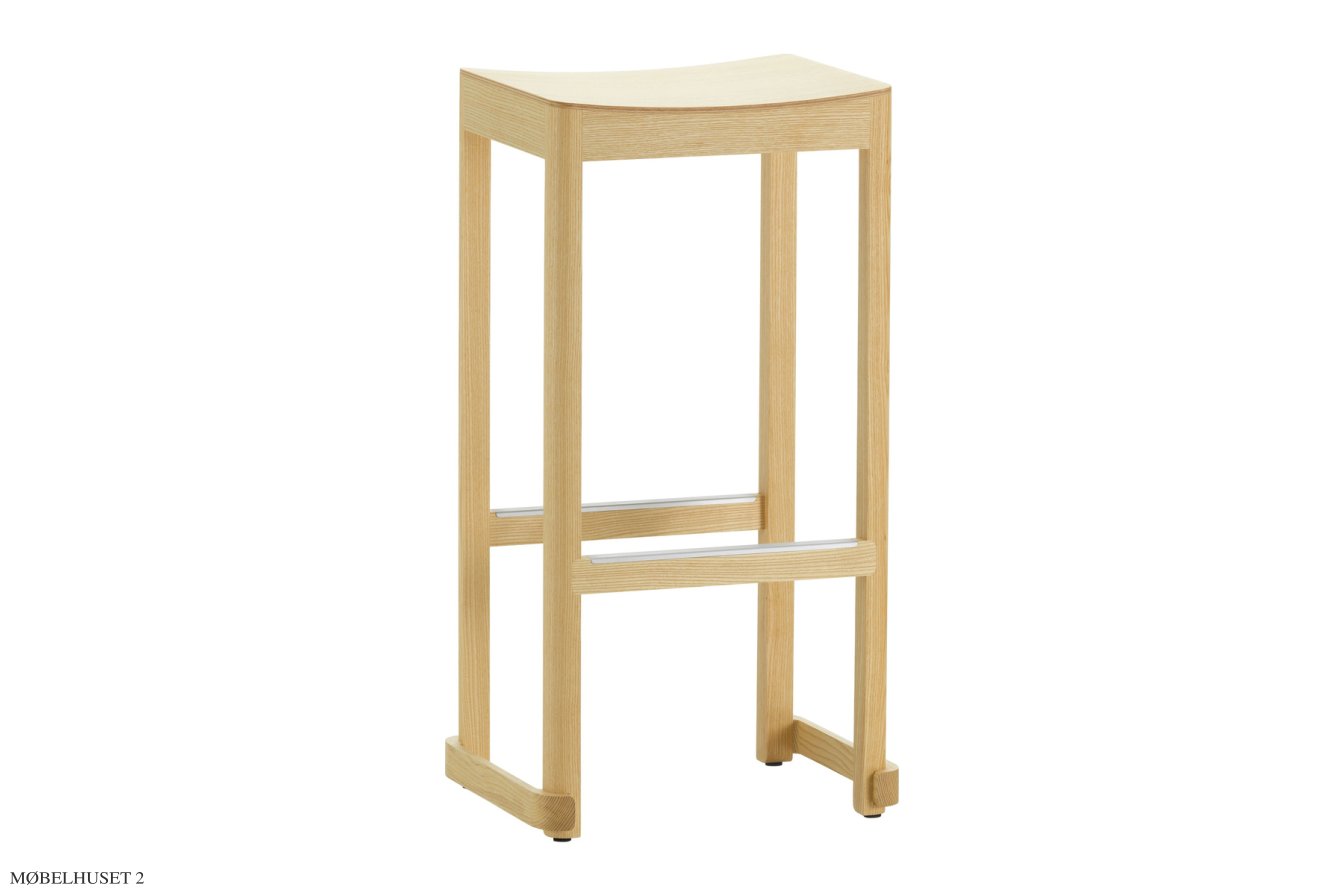 Atelier Bar Stool Barhocker, Esche lackiert, H75 cm | Artek