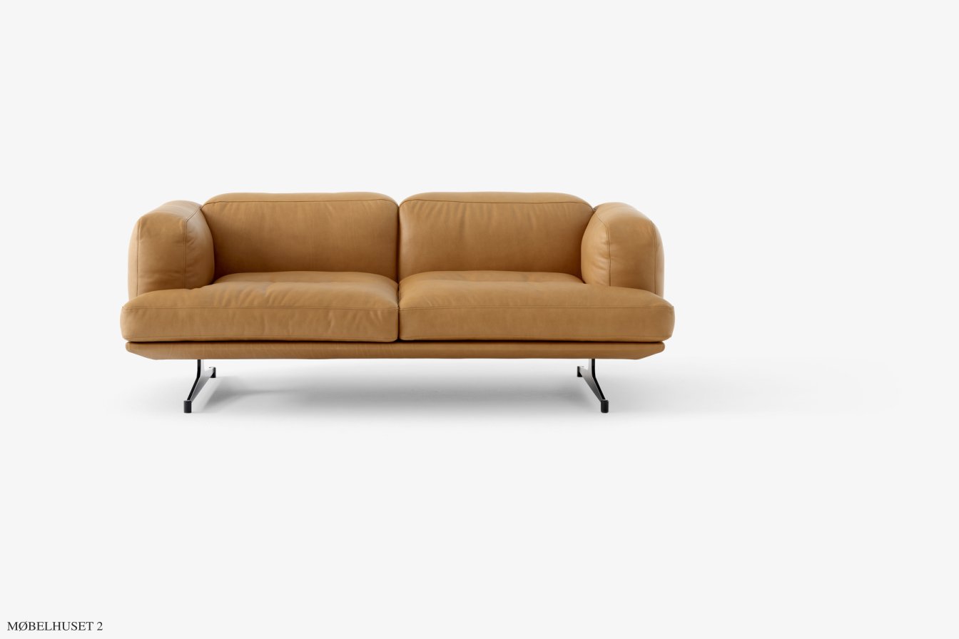 Inland AV22 Sofa, Warm Black, Noble Anilinleder Cognac | &Tradition