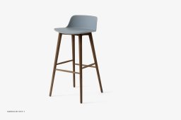 Rely HW123 Thekenhocker mit Kunststoffschale, Walnuss lackiert, Light Blue | &Tradition
