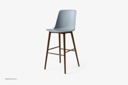 Rely HW133 Thekenhocker mit Kunststoffschale, Walnuss lackiert, Light Blue | &Tradition