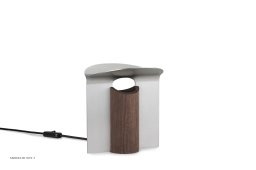 RF200 Petal Lamp, Gestell aus ge�lte Walnuss mit geb�rstetes Aluminium | Carl Hansen & S�n