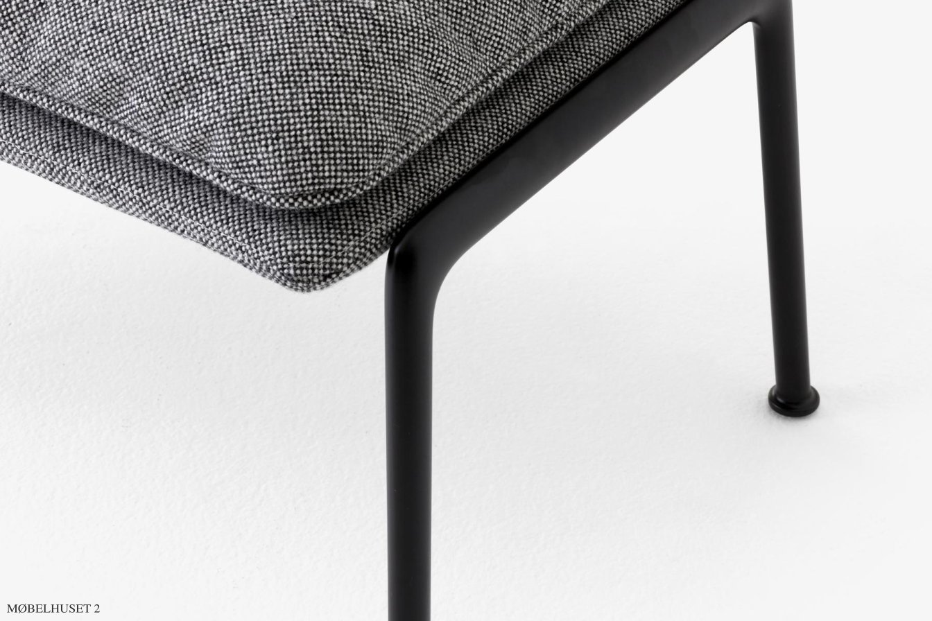 Muno LN20 Bank, Warm Black, Hallingdal 0126 | &Tradition