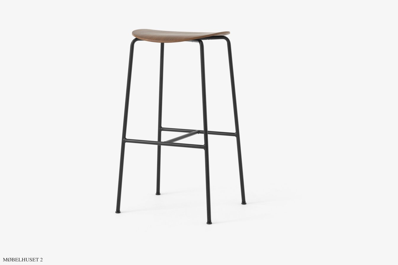 Pavilion AV36, AV37 & AV38 Hocker, AV38 - Barhocker (H79), Walnuss lackiert | &Tradition