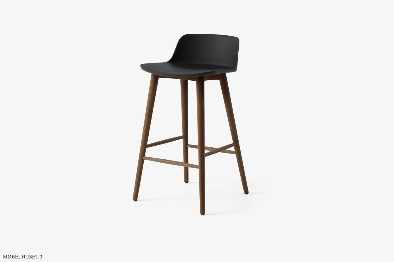 Rely HW118 Thekenhocker mit Kunststoffschale, Walnuss lackiert, Black | &Tradition