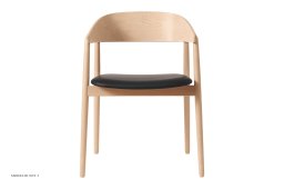 AC2 Stol b�g, Buche wei� pigmentiert, Leder schwarz | Andersen Furniture