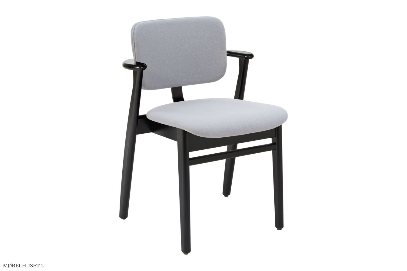 Domus Chair armstol, Sort bejdse birk | s�de og ryg Hallingdal stof | Artek