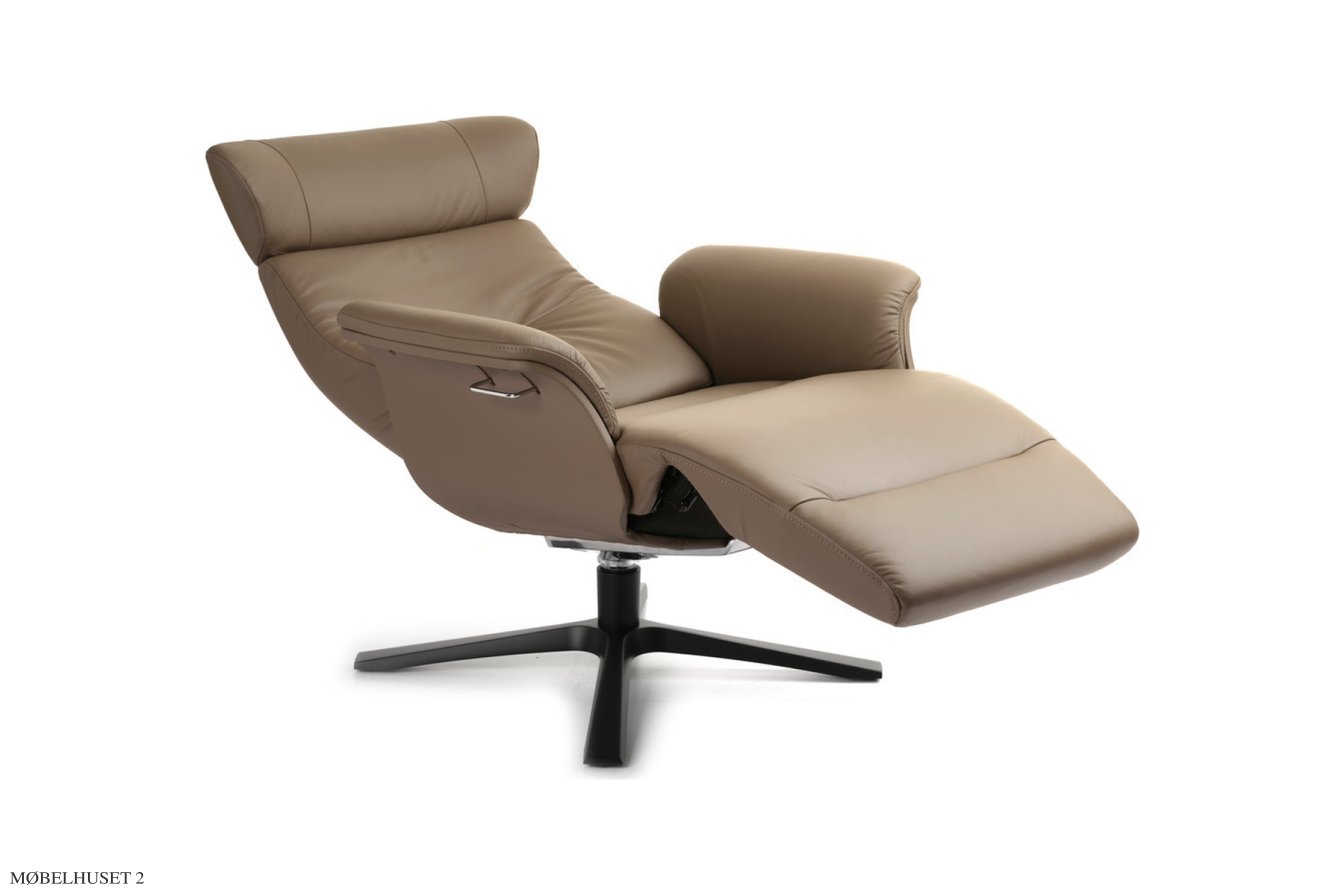 Timeout l�nestol med indbygget fodskammel, Helpolstret, Quattro drejefod sort aluminium, L�der | Meno Elephant 64 | Conform
