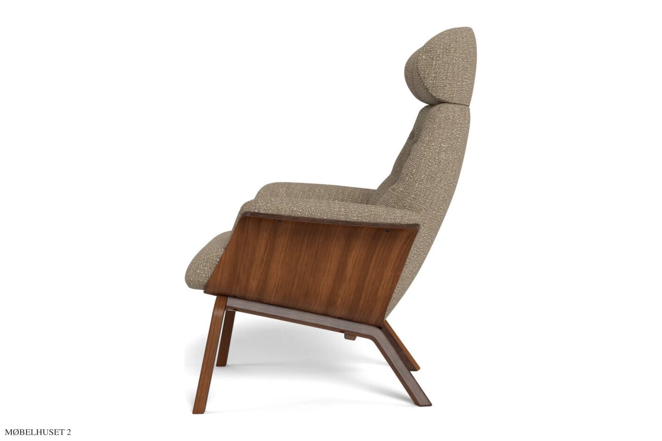 Timeout med indtr�kninger l�nestol, Valn�d, 4 ben i tr�, Stof | Benson Taupe 64 | Conform