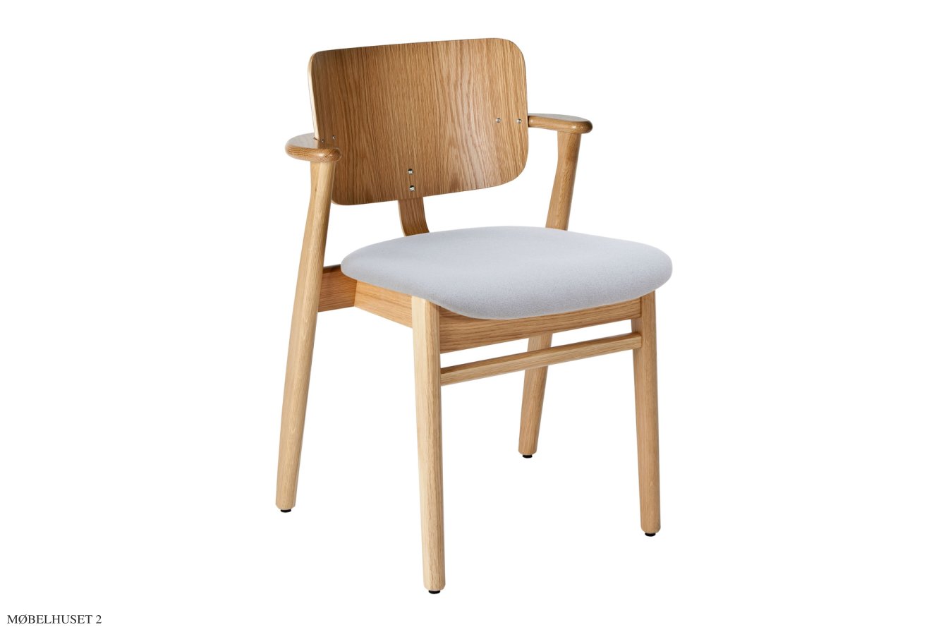 Domus Chair armstol, Lakeret eg | s�de Hallingdal stof | Artek