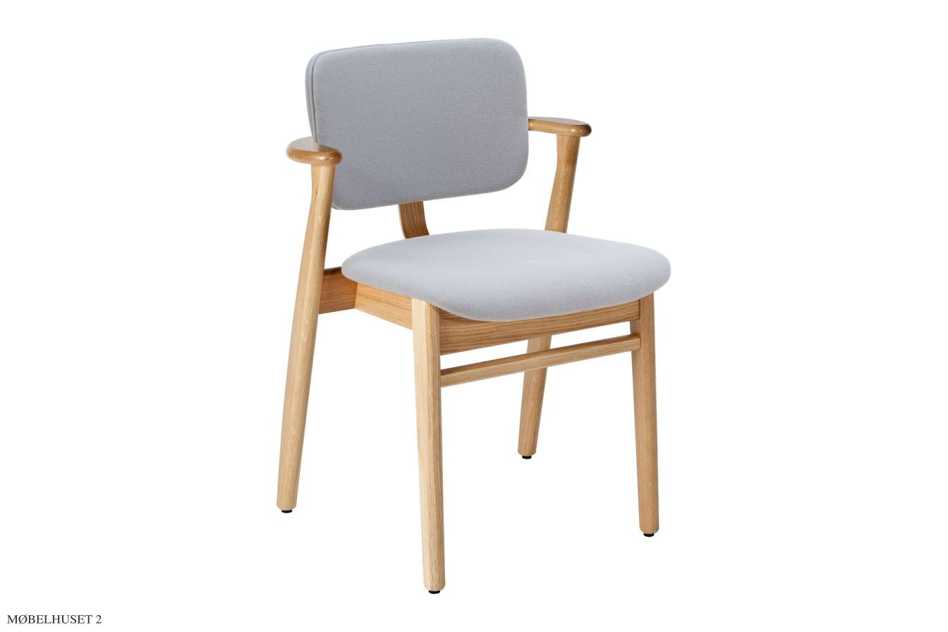 Domus Chair armstol, Lakeret eg | s�de og ryg Hallingdal stof | Artek