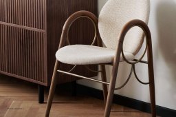 Arkade Chair, R�uchereiche ge�lt, Stoff | Cream (Kvadrat Moss), Messinggestell | Brdr. Kr�ger
